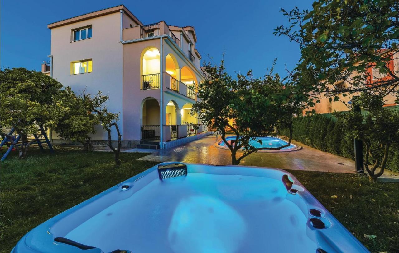 Lovely Apartment In Kastel Stafilic With Jacuzzi Kaštela Екстериор снимка