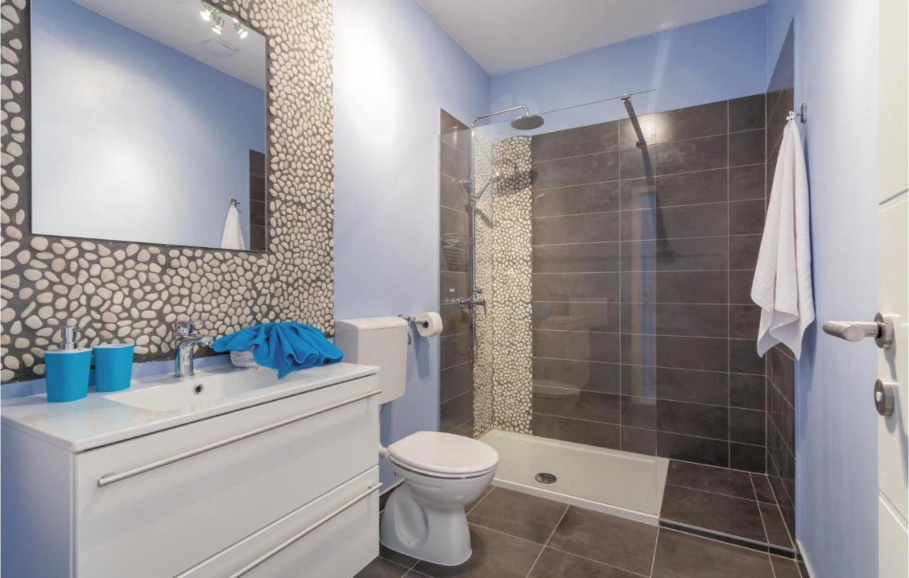 Lovely Apartment In Kastel Stafilic With Jacuzzi Kaštela Екстериор снимка
