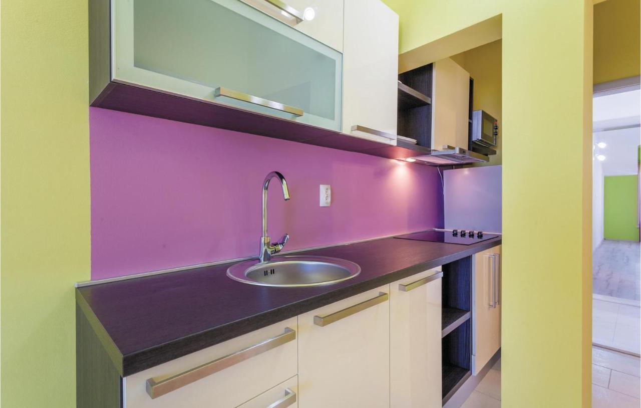 Lovely Apartment In Kastel Stafilic With Jacuzzi Kaštela Екстериор снимка