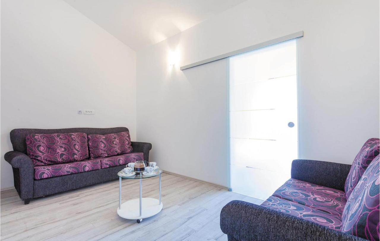 Lovely Apartment In Kastel Stafilic With Jacuzzi Kaštela Екстериор снимка