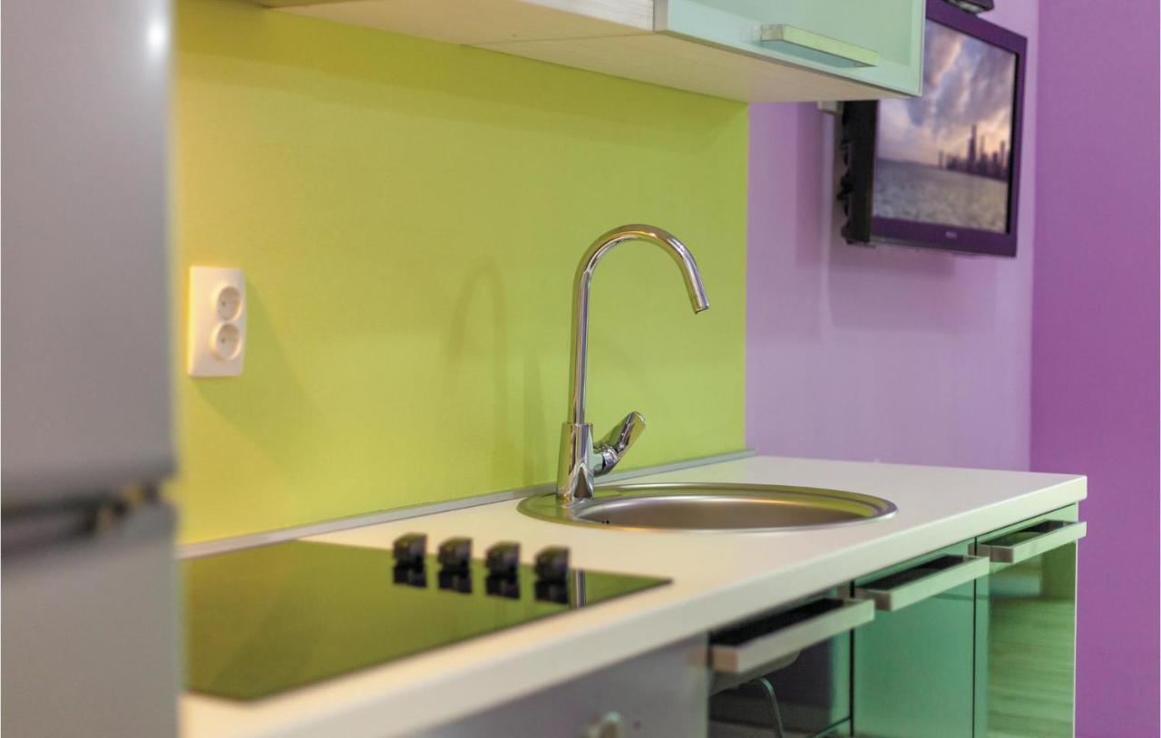Lovely Apartment In Kastel Stafilic With Jacuzzi Kaštela Екстериор снимка