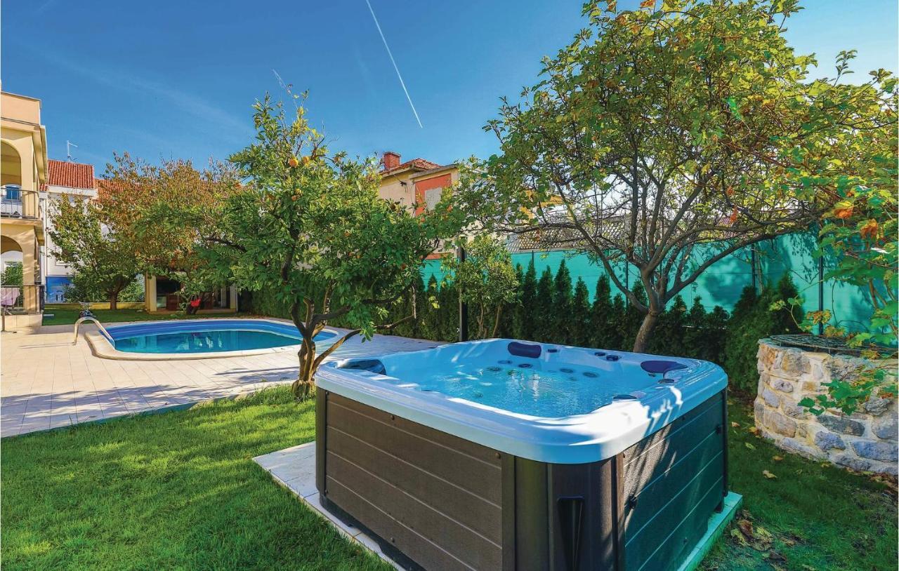 Lovely Apartment In Kastel Stafilic With Jacuzzi Kaštela Екстериор снимка