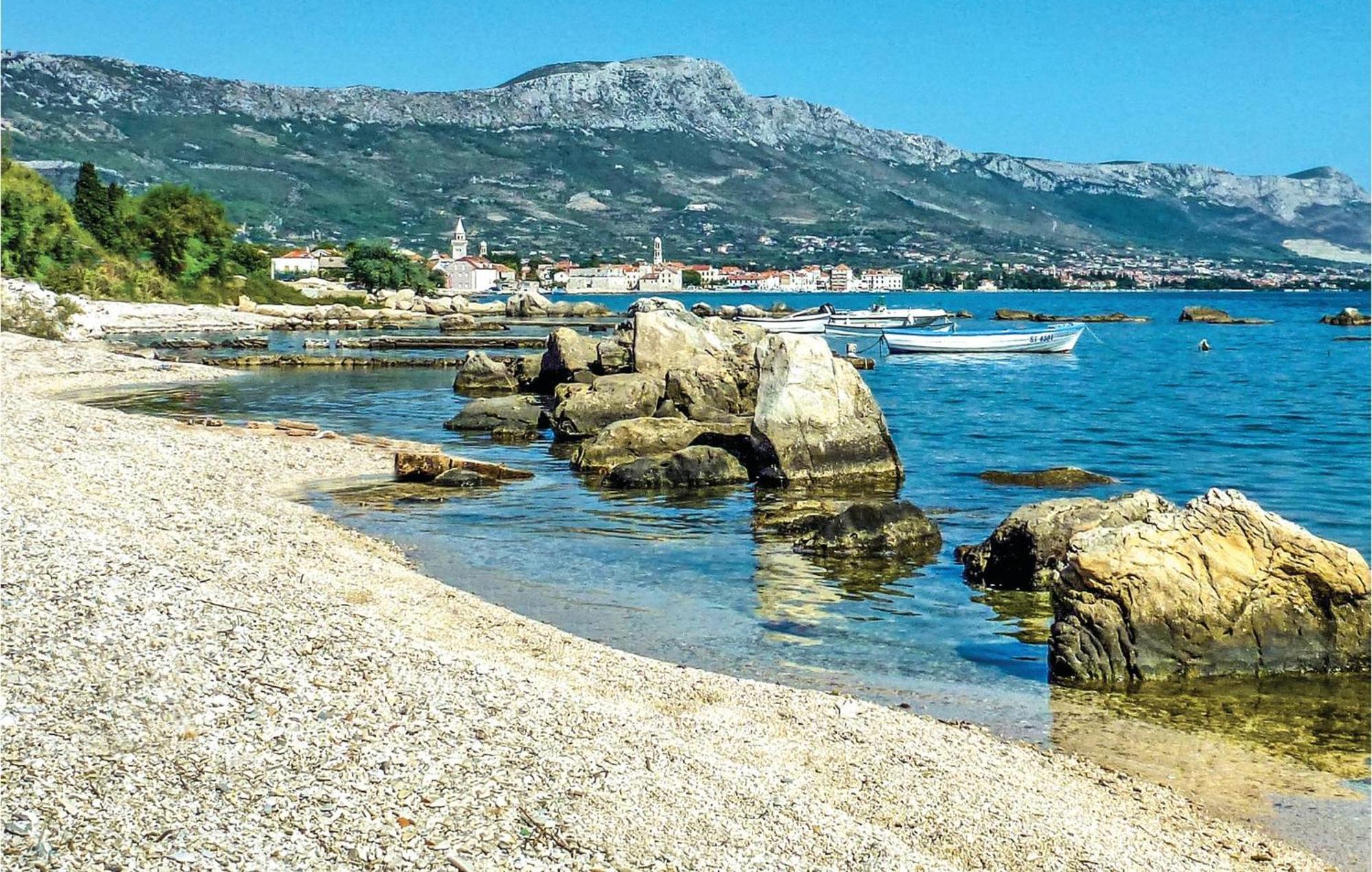 Lovely Apartment In Kastel Stafilic With Jacuzzi Kaštela Екстериор снимка